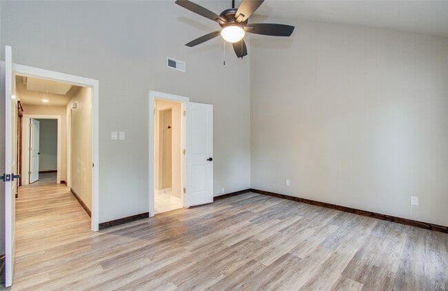 Building Photo - 712 Player Ct