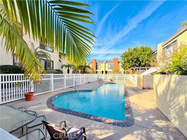 Building Photo - 415 W Duarte Rd