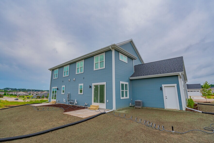 Building Photo - 291 N Bergamont Blvd