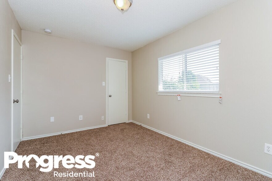 Building Photo - 3156 Pine Valley Dr