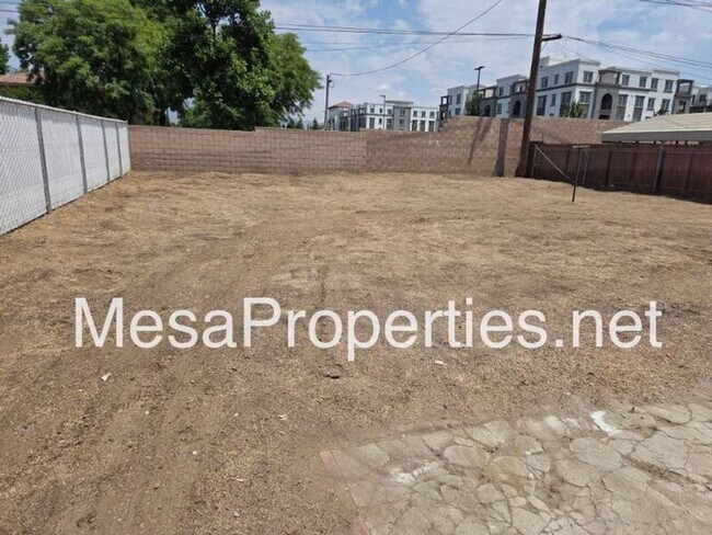 Building Photo - 14798 Ivy Ave
