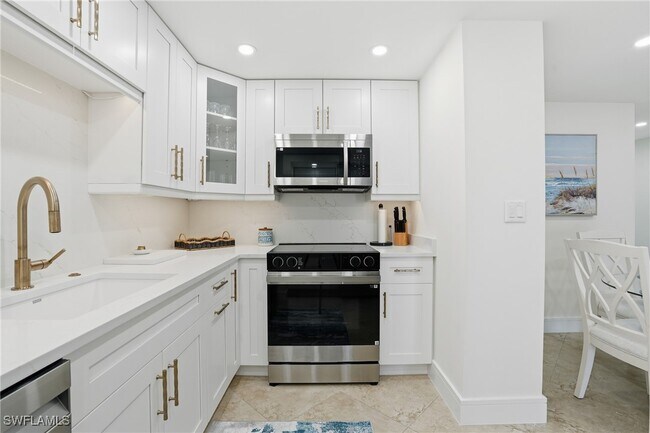 Building Photo - 3443 Gulf Shore Blvd N