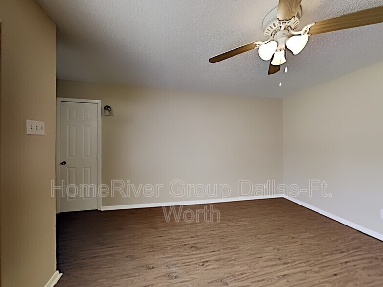 Building Photo - 4345 Chestnut Dr