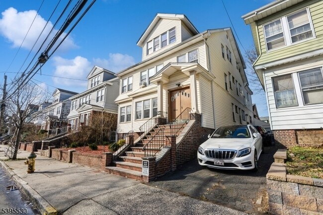 Building Photo - 41-43-43 Poe Ave