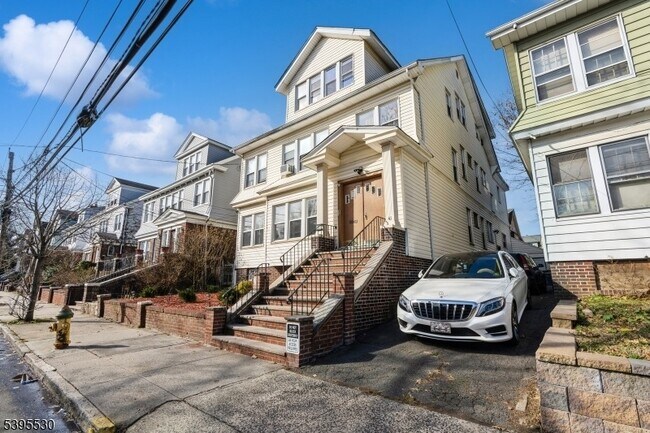 Building Photo - 41-43 Poe Avenue Unit