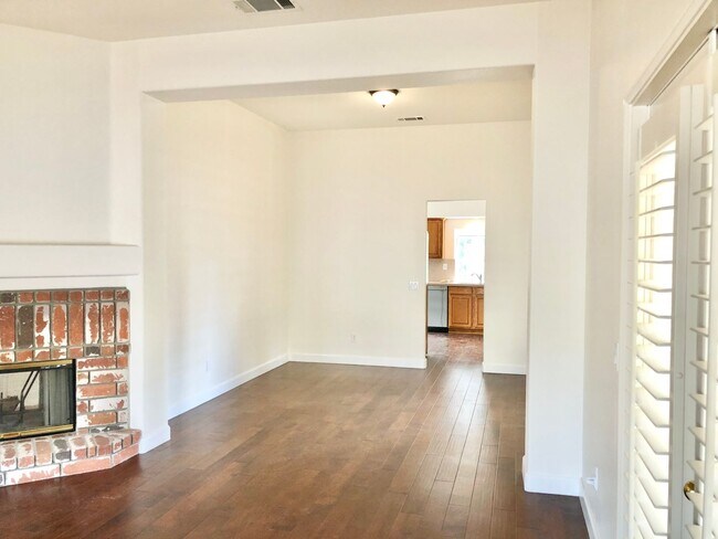Building Photo - Wonderful Single Story Home, Quiet Neighbo...