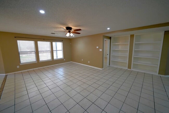 Building Photo - Updated Single Story in Schertz! Realtor Commission: $500