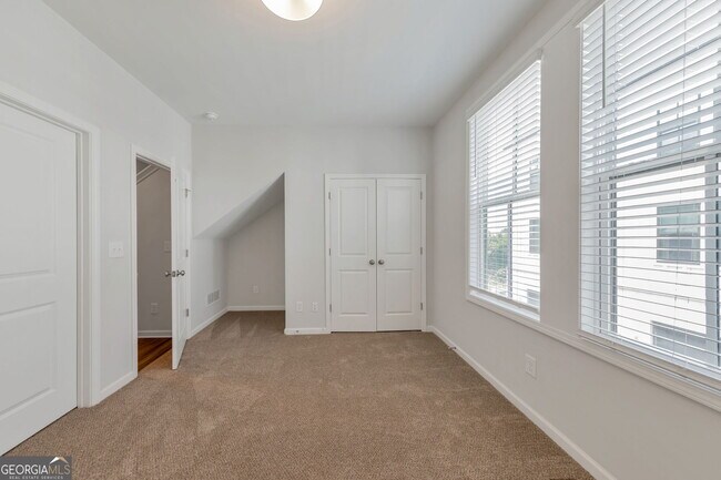 Building Photo - 910 Brees Ct