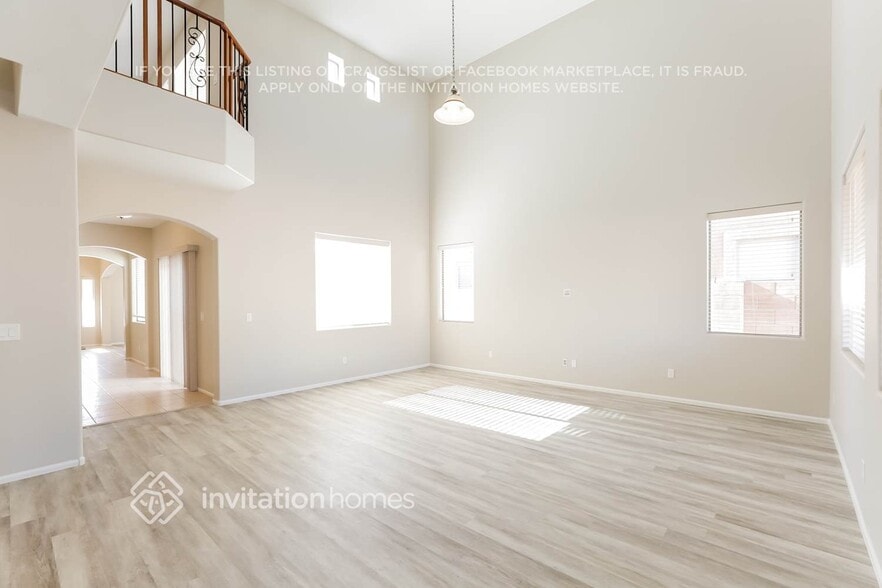 Building Photo - 4216 S 104th Ln