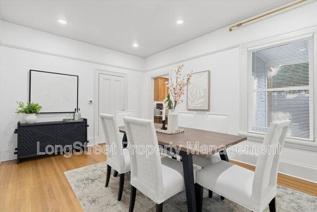 Building Photo - 2338 NW Hoyt St