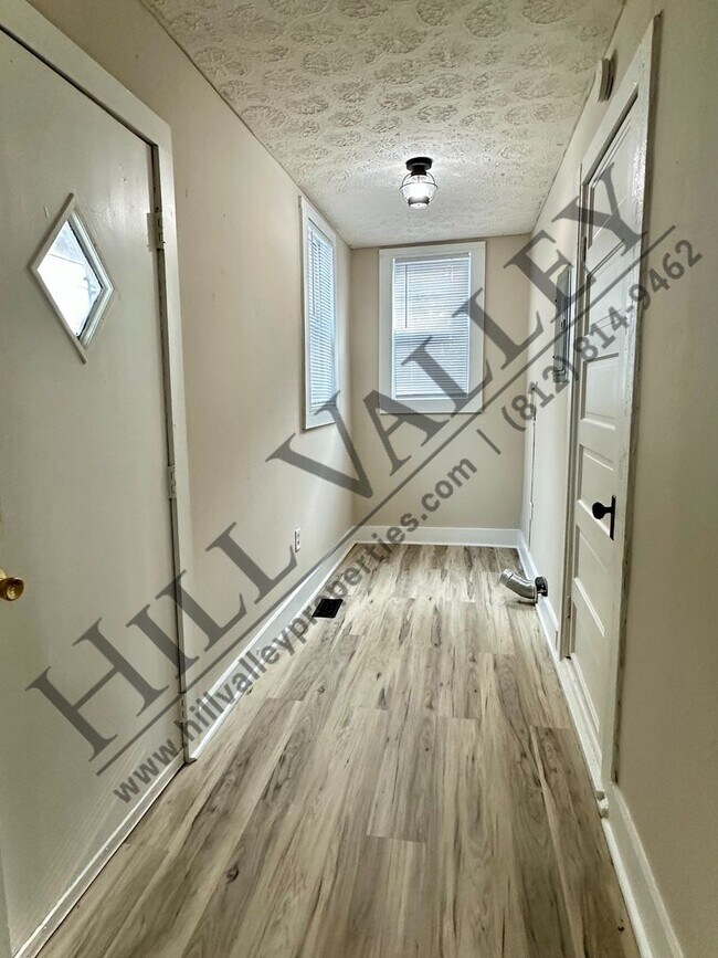 Building Photo - Two Bedroom Home