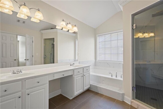 Building Photo - 790 Clairidge Ln SW