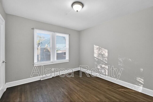 Building Photo - 1137 Skyview Rd