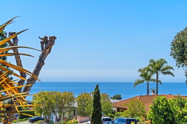Building Photo - 3068 Zell Dr