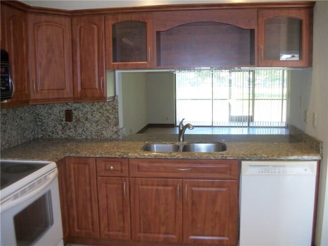 Building Photo - 4953 E Lakes Dr