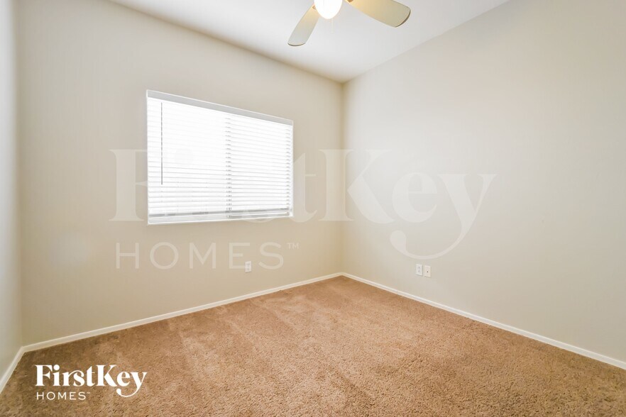 Building Photo - 3032 E Pinto Valley Rd