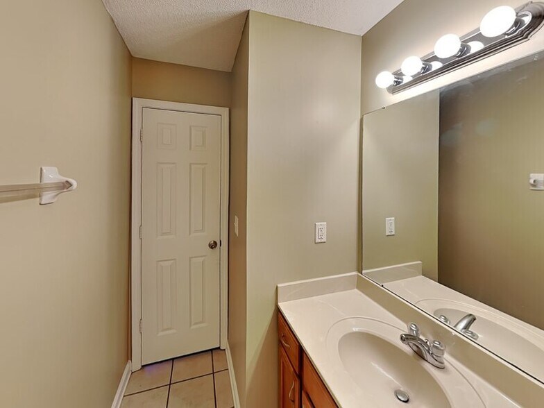 Building Photo - 7513 Easterly Ln