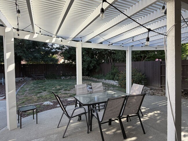 Building Photo - 742 Rambleton Dr