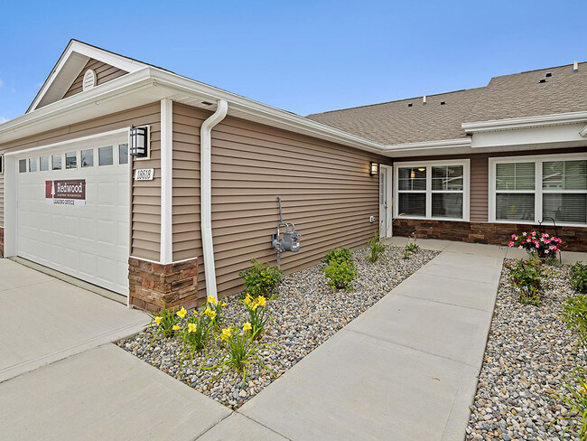 Enjoy Having Your Own Private Entrance - Redwood Charlotte Ridge Road