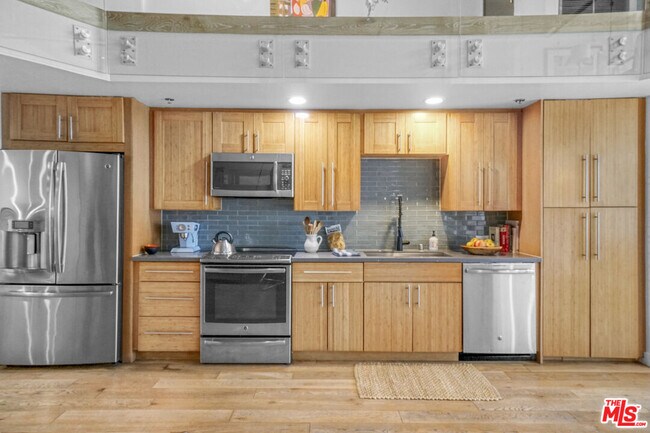 Building Photo - 1855 Industrial St