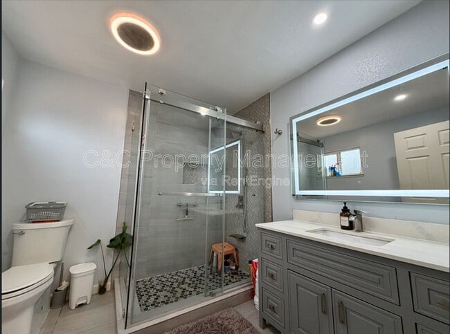 Building Photo - 1411 Hillsdale Ave