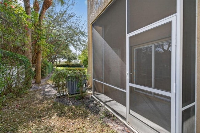 Building Photo - 160 Village Blvd