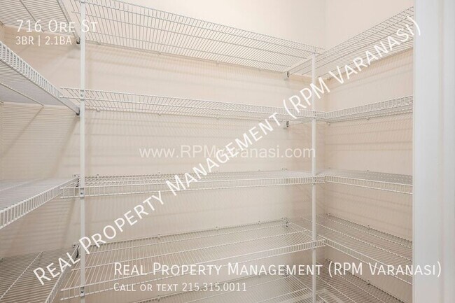 Building Photo - 716 Ore St