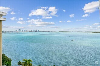 Building Photo - 1430 Brickell Bay Dr