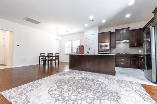 Building Photo - 2913 Zelma Dr