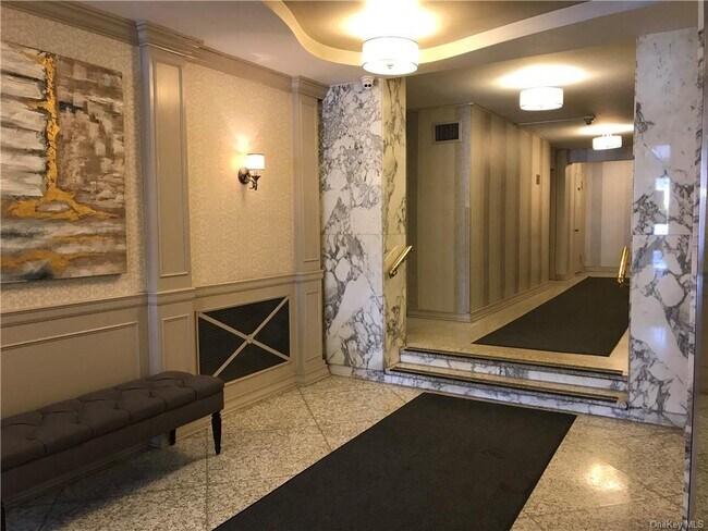 Building Photo - 30 Lake St