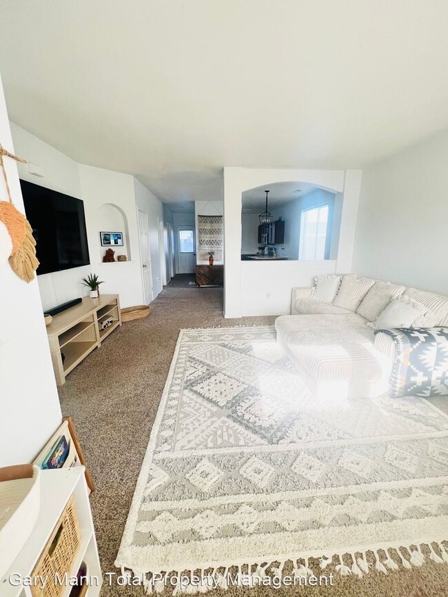 Building Photo - 3 br, 2.5 bath House - 714 N Penrose St