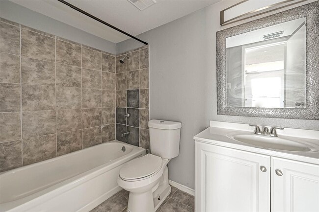 Building Photo - 13480 S Thorntree Dr