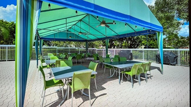 Building Photo - 5267 Europa Dr