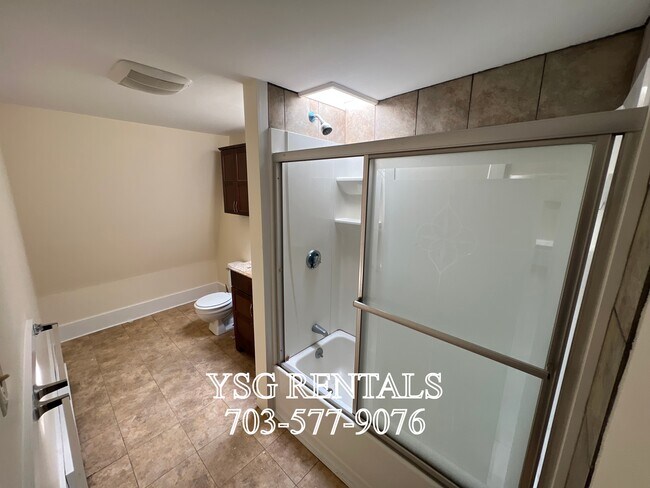 Building Photo - 27 Linwood St