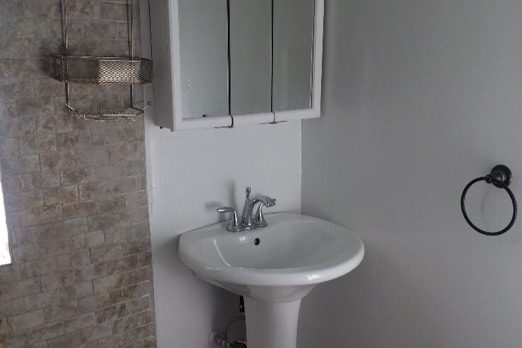 Building Photo - 44 N Spring Ave