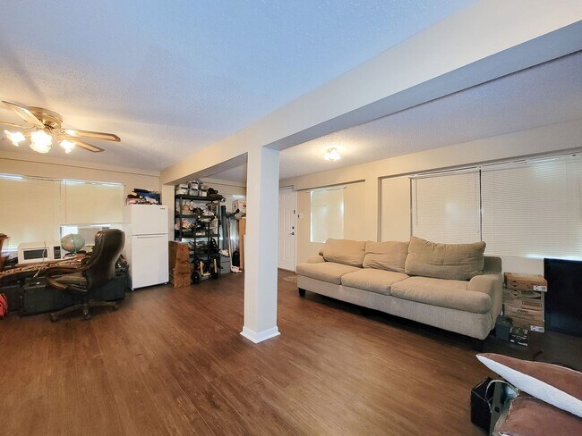 Building Photo - Extremely well maintained home. The second floor of this home being the main living area has a fa...