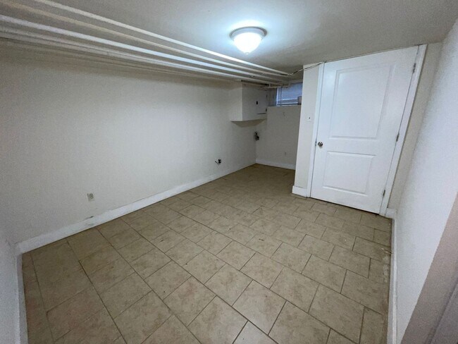 Building Photo - 6430 1/2 Tulip Street