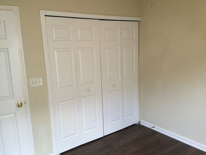 Building Photo - 422 Bostwick Cir