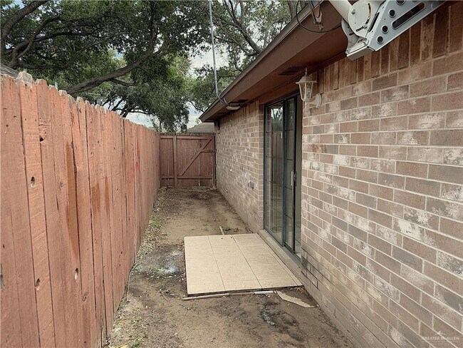 Building Photo - 716 Mynah Ave