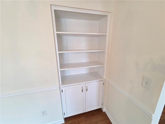 Building Photo - 8 Old Decatur Cir