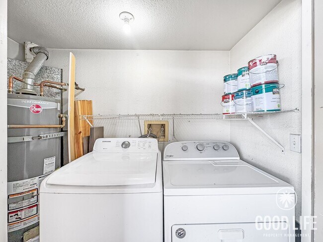 Building Photo - Single-Level Mira Mesa Condo with Balcony, AC & Garage Parking