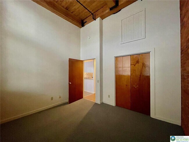 Building Photo - 101 Race St