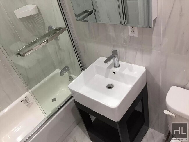 Building Photo - 19 AVENUE