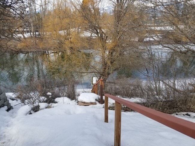 Building Photo - Whitefish River unfurnished 2 bedroom home!