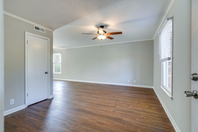 Building Photo - 1023 Chickasaw Trail