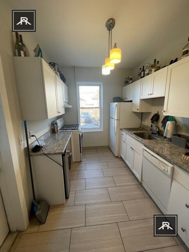 Building Photo - 5 bedroom in Allston MA 02134
