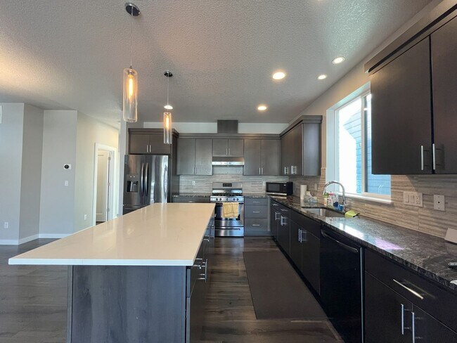 Building Photo - Three-Level Modern Living with Open Floor ...