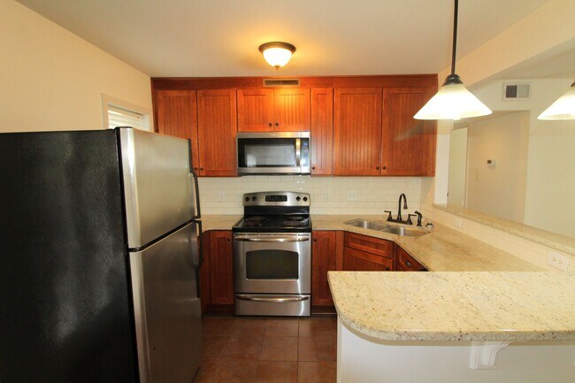 Building Photo - (Coming Soon) 2 Bedroom Condo on Park Road!