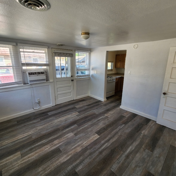Building Photo - 635 Elm Ave