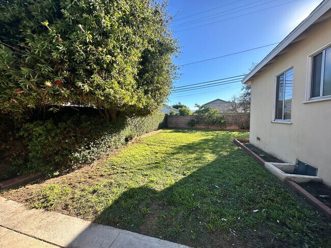 Building Photo - FOR RENT – Charming 3-Bedroom Home in South Torrance